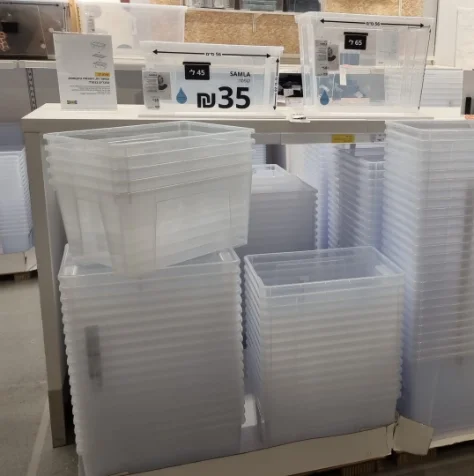 Photo of the sales bridge — price / size / capacity display above the stand-alone surfaces